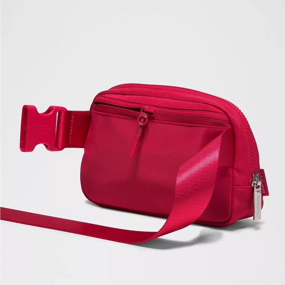 Lululemon Everywhere Belt Bag 1L- Pink Dragonfruit - Picture 4 of 6